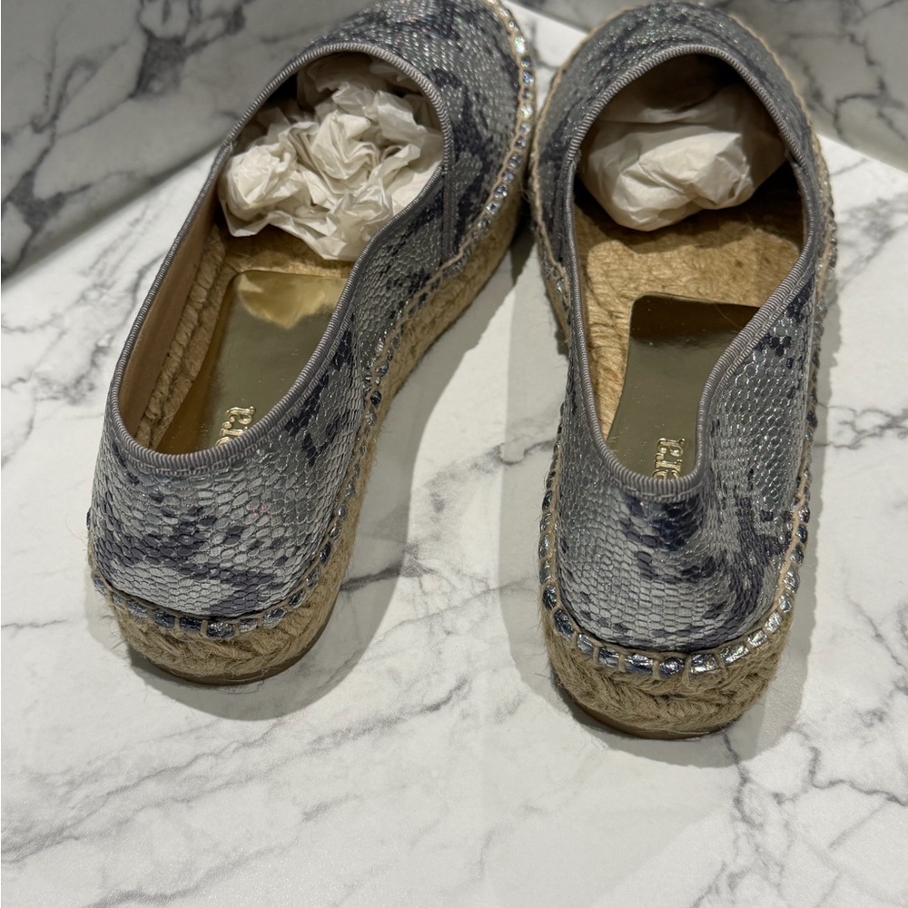 🌟3 X HOST PICK🌟Viguera Ladies Silver Iridescent Espadrille Flats Brand New NWT - Picture 3 of 13